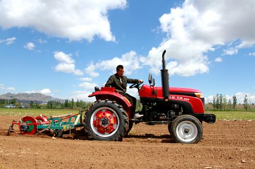 灵丘县启动农业生产托管服务，助力农业现代化发展
